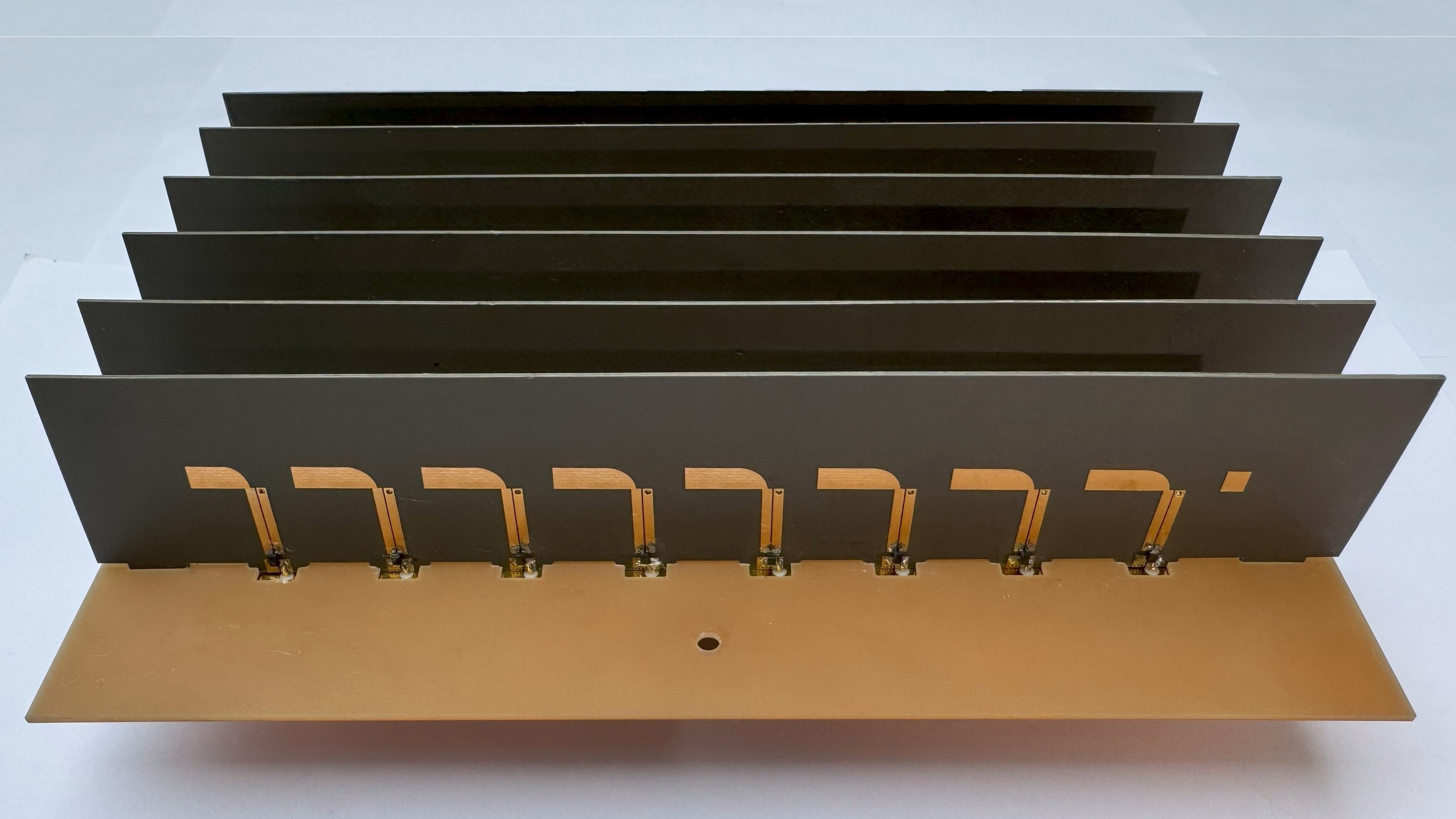 An Ultra-Wideband Wide-Angle Beam-Scanning Phased Array Antenna